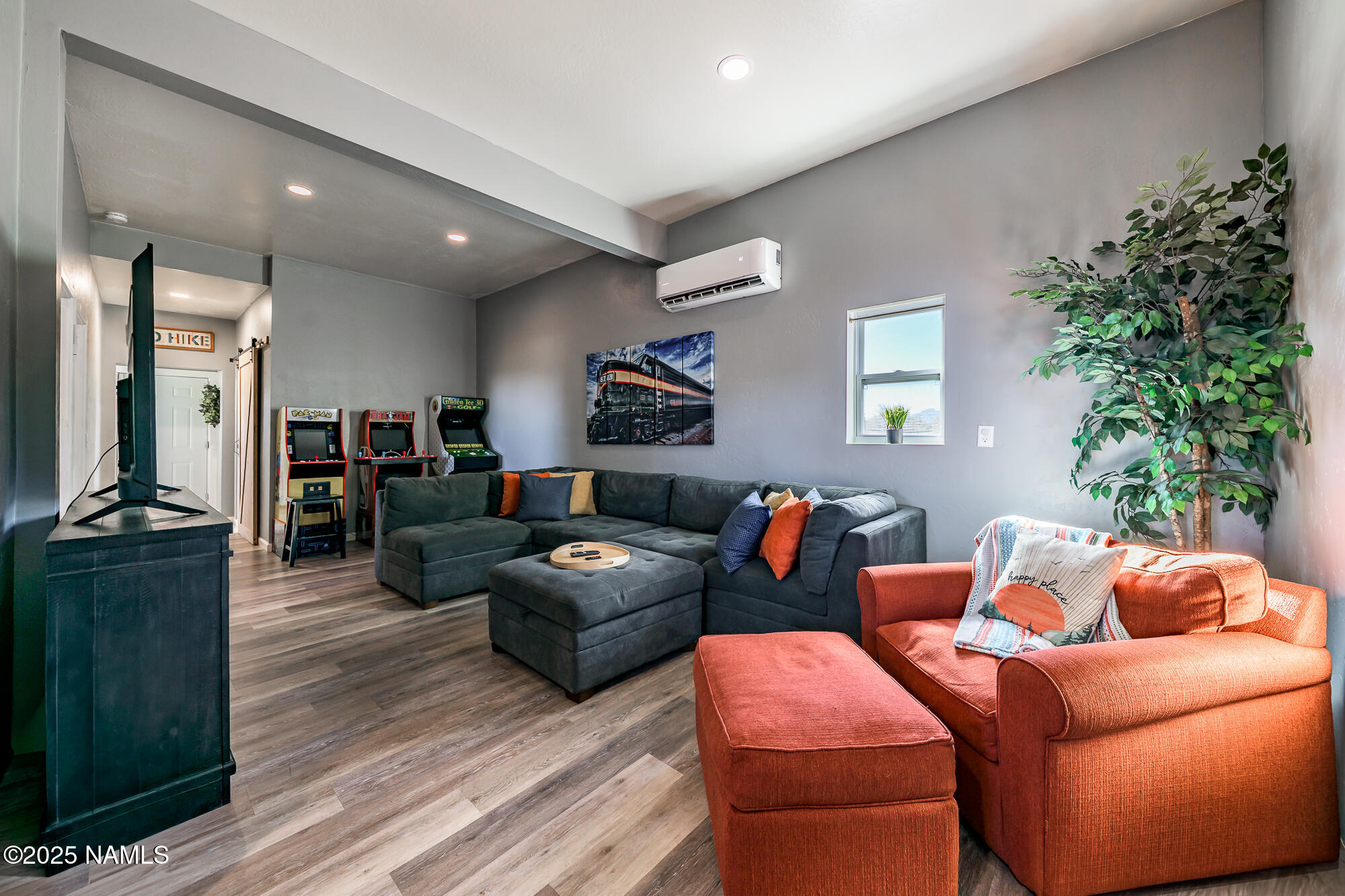 224 East San Marcos Road Williams, AZ 86046 - Photo 12 of 58 a living room with furniture and a potted plant