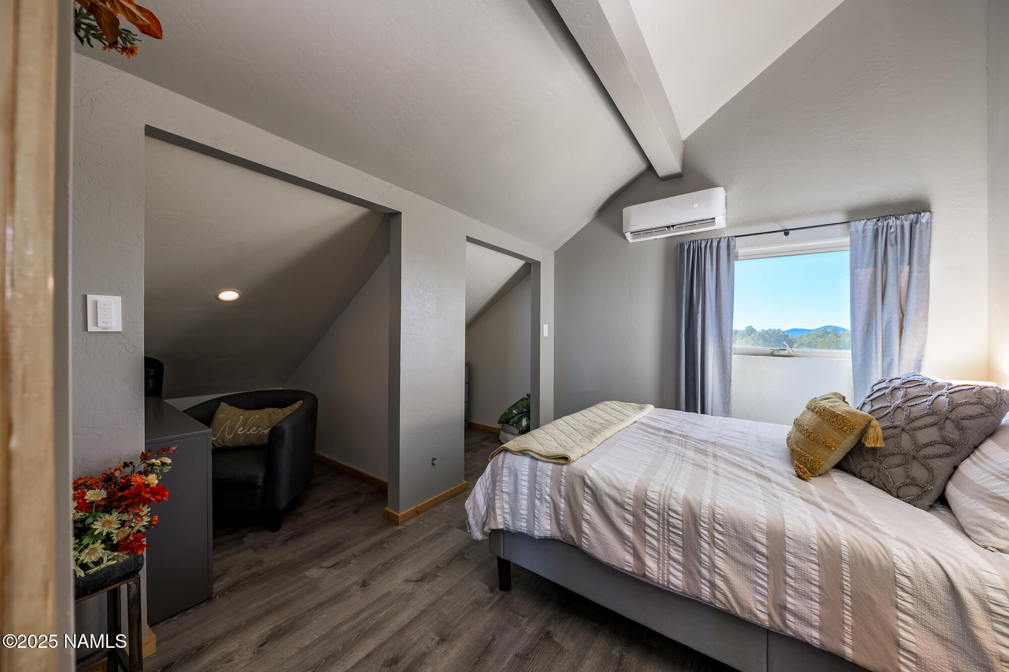 224 East San Marcos Road Williams, AZ 86046 - Photo 25 of 58 a bedroom with a bed and a hallway