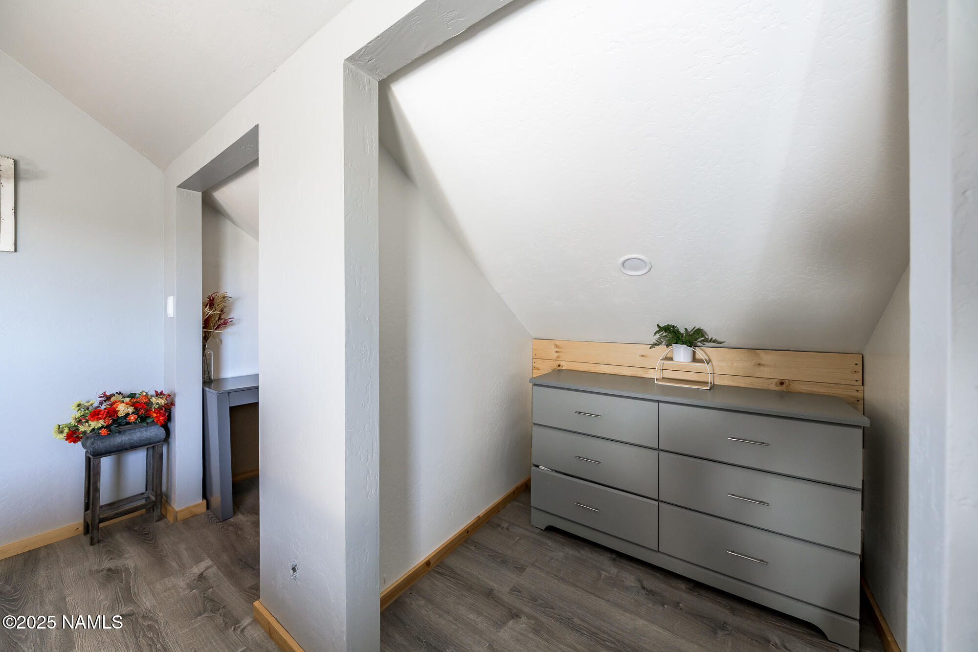 224 East San Marcos Road Williams, AZ 86046 - Photo 27 of 58 Primary bedroom nooks