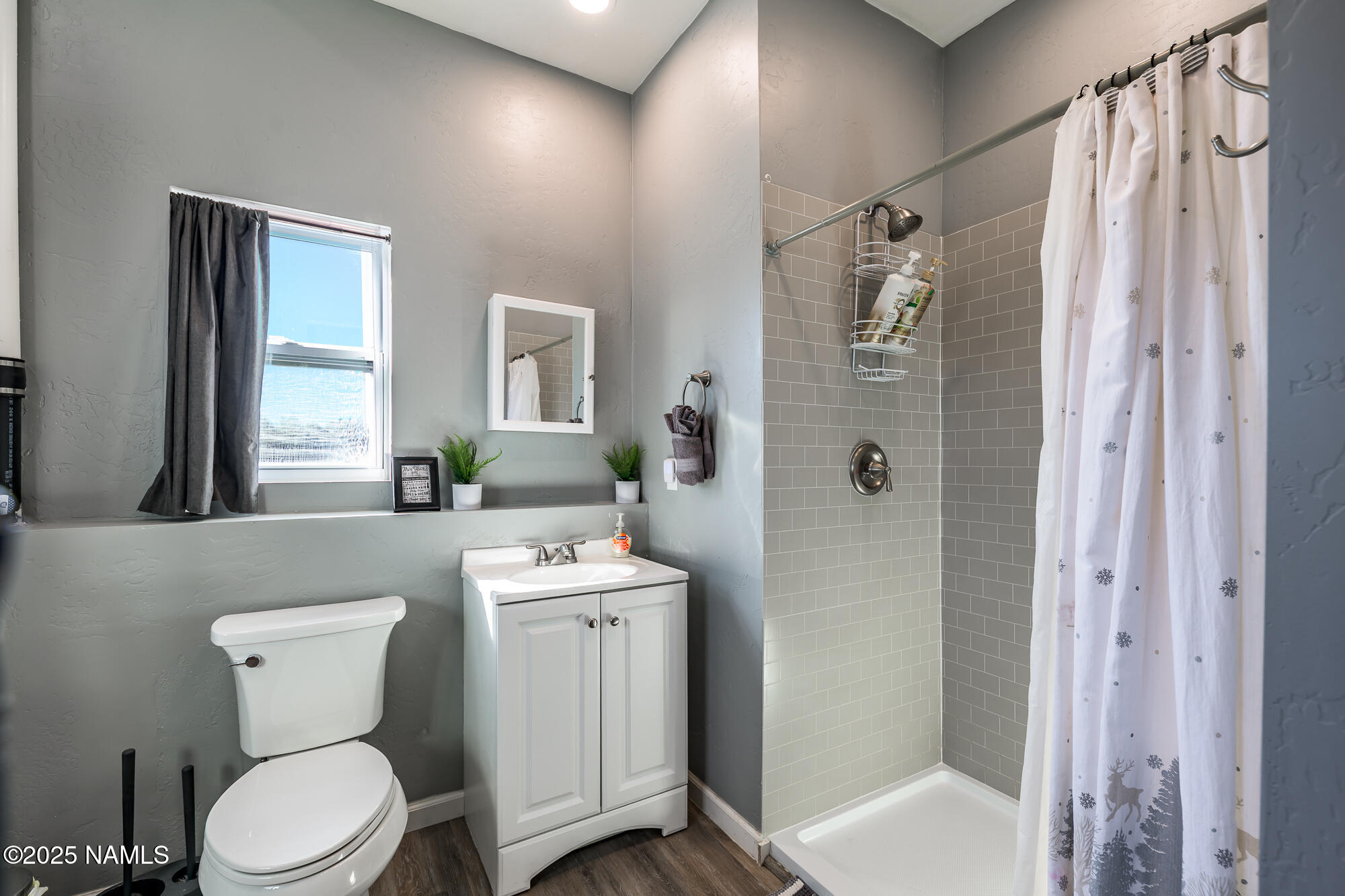 224 East San Marcos Road Williams, AZ 86046 - Photo 32 of 58 a bathroom with a toilet a sink and shower
