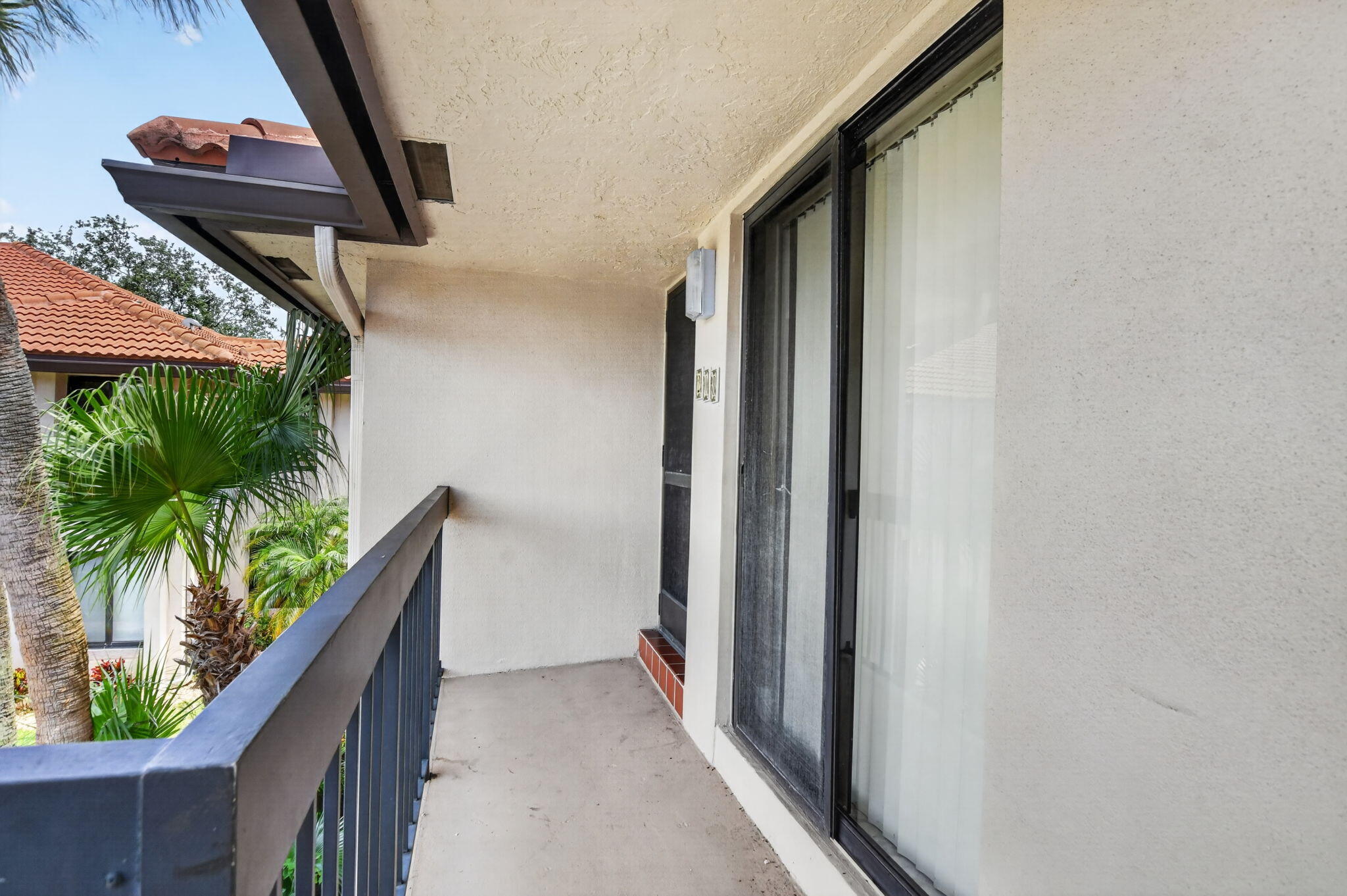 301 Club Circle, Unit 208 Boca Raton, FL 33487 - Photo 5 of 37 4-web-or-mls-DSC_4038