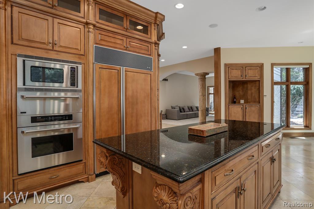 1553 Scenic Hollow Rochester, MI 48306 - Photo 14 of 65