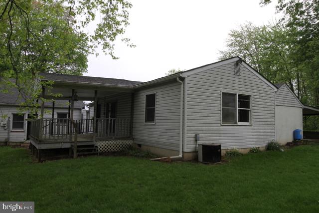 386 Appleton Road Elkton, MD 21921 - Photo 4 of 21 REAR OF HOUSE AND SCREENED PORCH