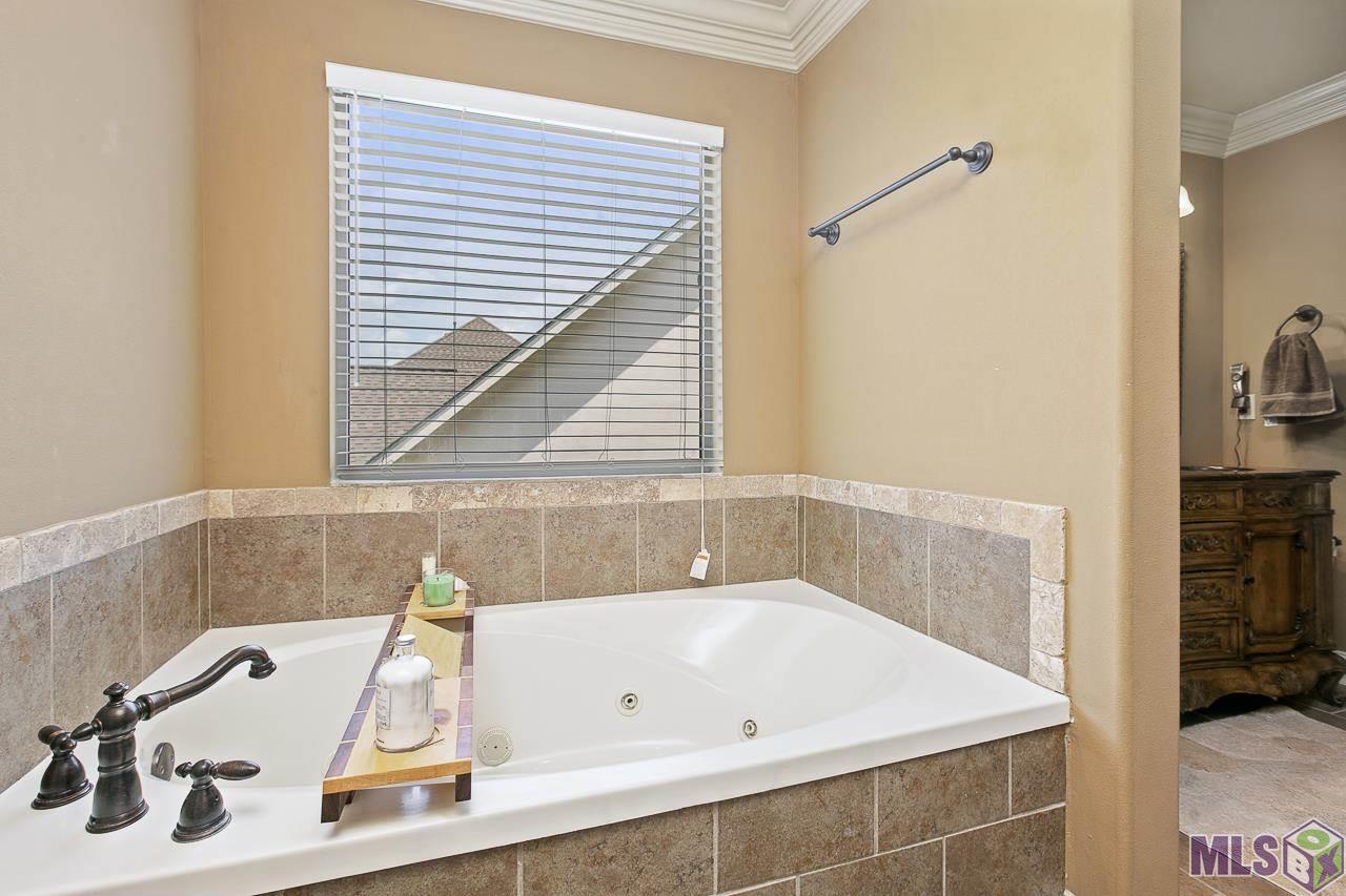 15636 Green Trails Boulevard Baton Rouge, LA 70817 - Photo 20 of 33