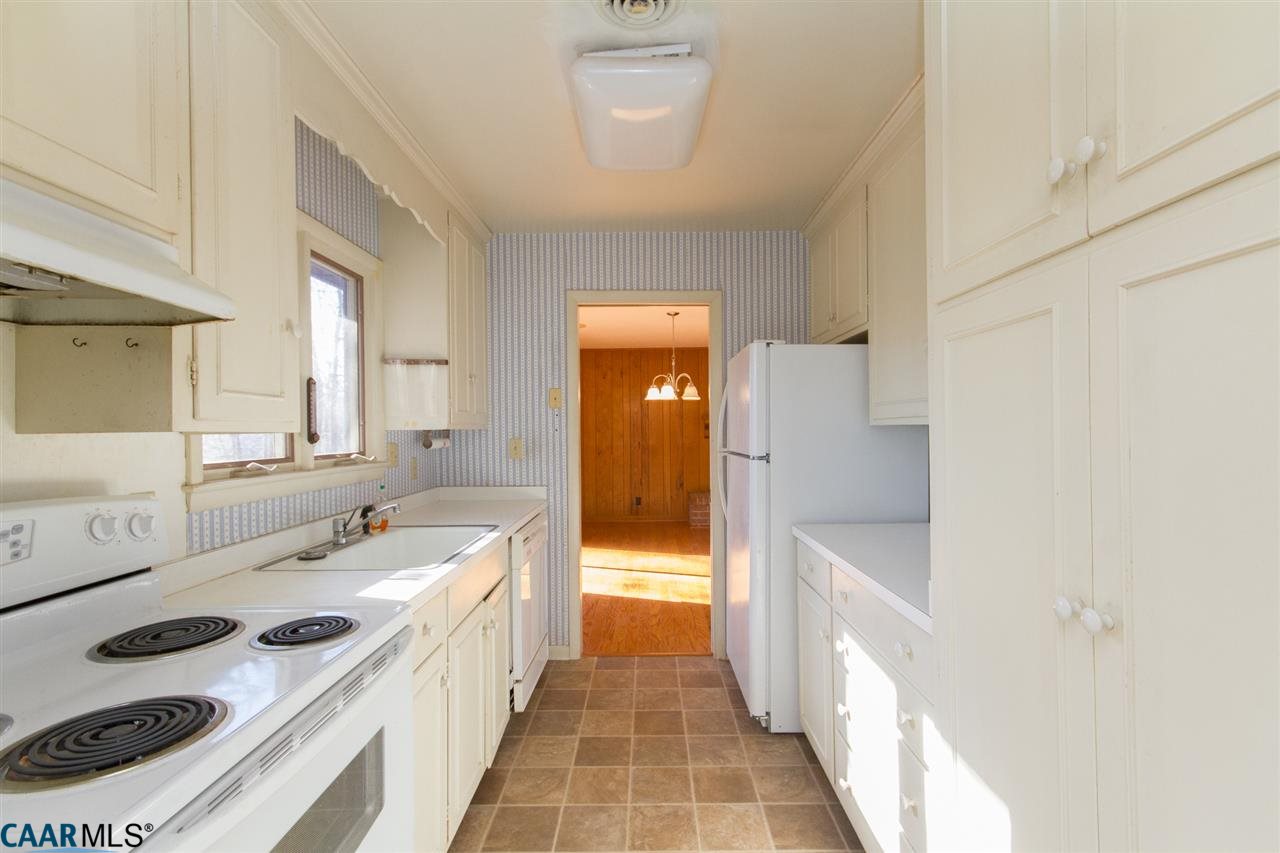 2 Deepwater Point Palmyra, VA 22963 - Photo 10 of 25 Here is a Kitchen with Lots of Options for Expanding, if desired.