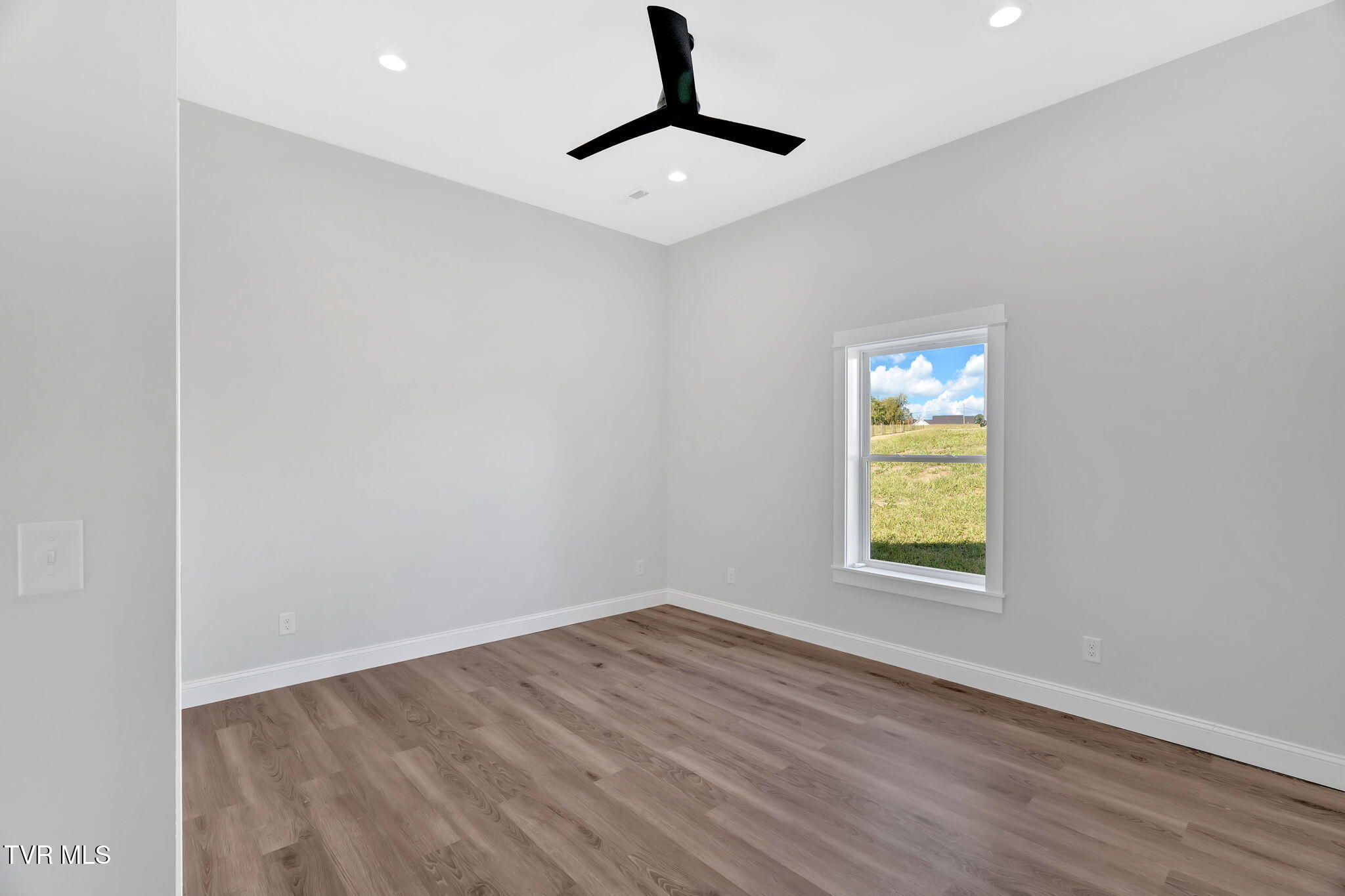 1950 Erwin Highway Greeneville, TN 37745 - Photo 24 of 31 16-web-or-mls-DSC05980