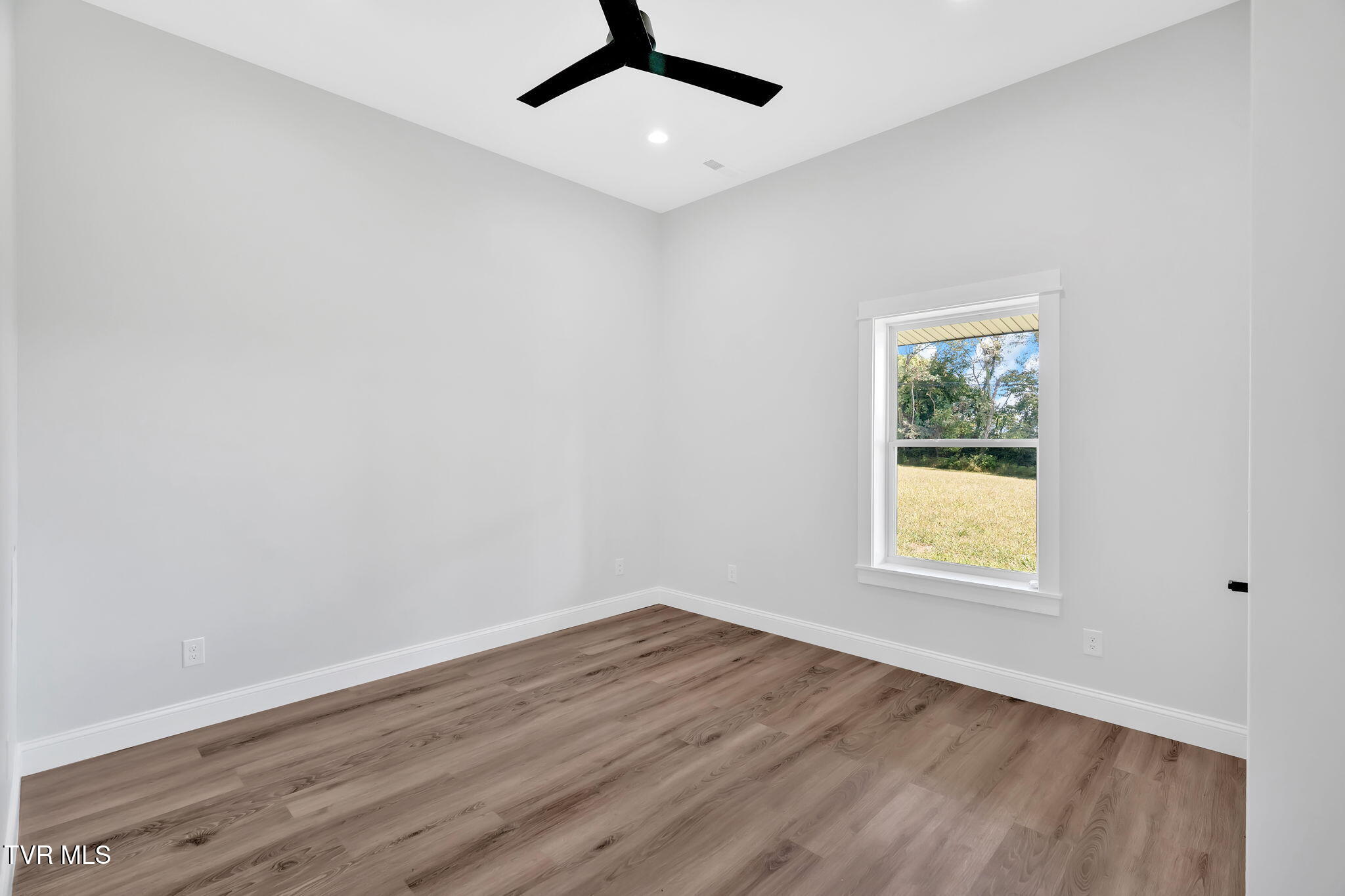 1950 Erwin Highway Greeneville, TN 37745 - Photo 28 of 31 22-web-or-mls-DSC05992