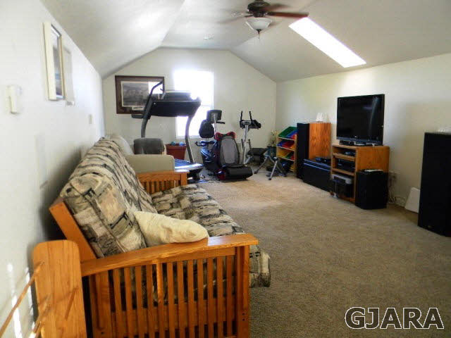 1181-17 17 1/2 Road Fruita, CO 81521 - Photo 2 of 38 a bed room with furniture and a flat screen tv