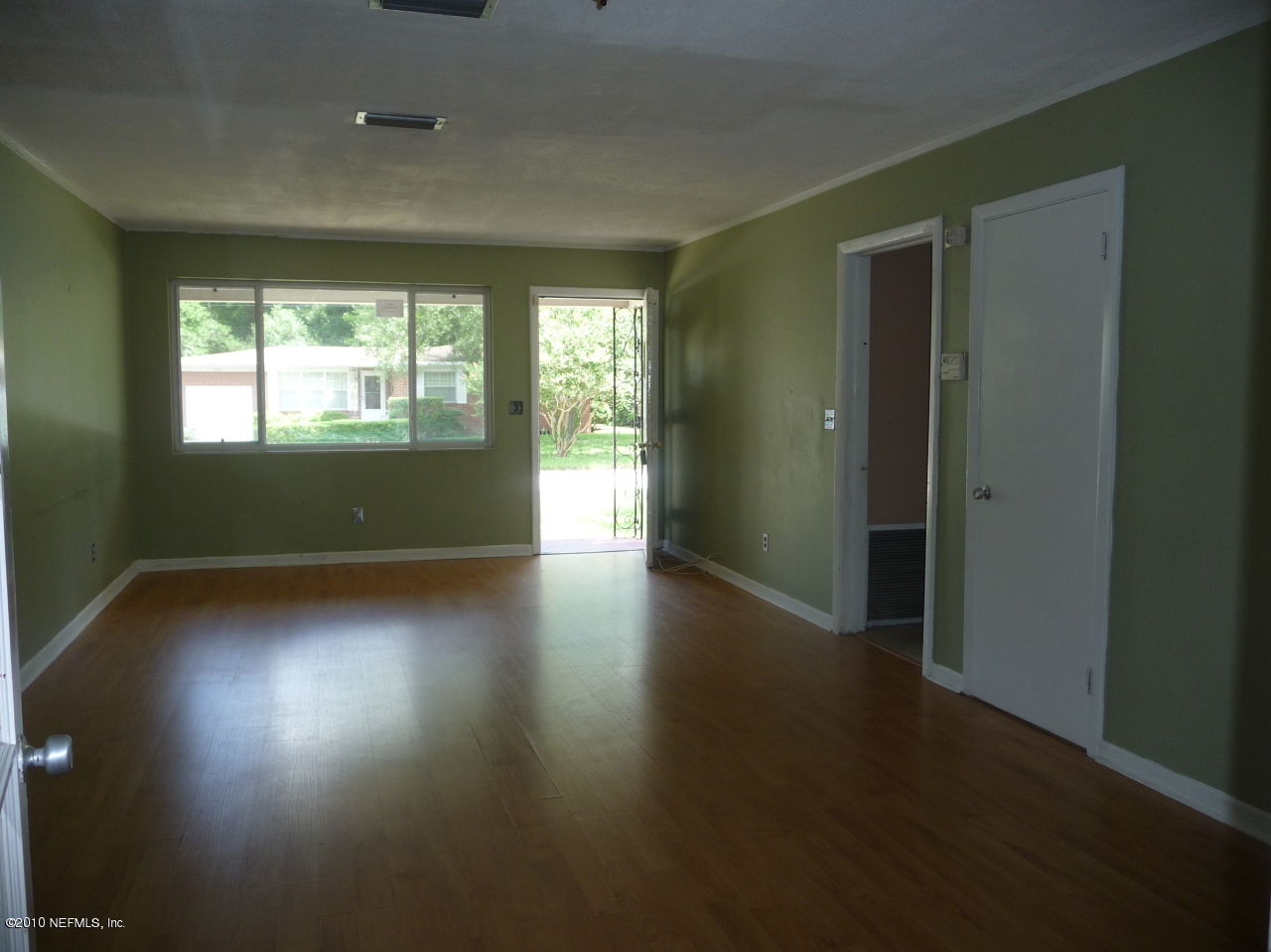 2602 Caladium Road Jacksonville, FL 32211 - Photo 3 of 12 Living and dining area