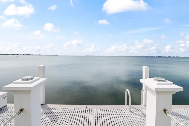 a view of an entryway of the house