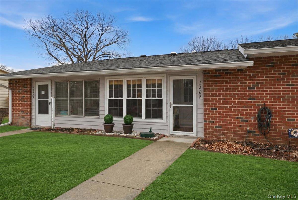 260 Newcastle Court, Unit B Ridge, NY 11961 - Photo 5 of 24