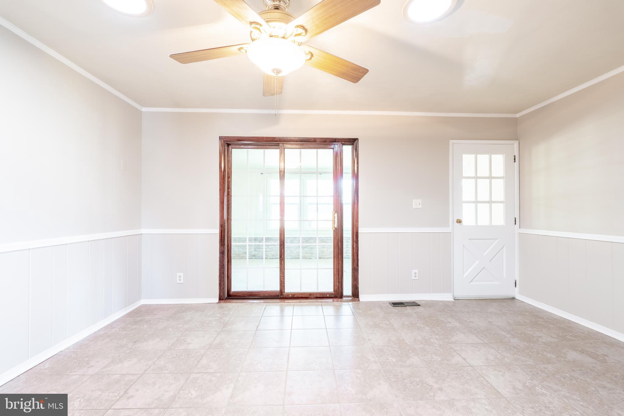 122 Hahn Road Westminster, MD 21157 - Photo 7 of 42 Dining room