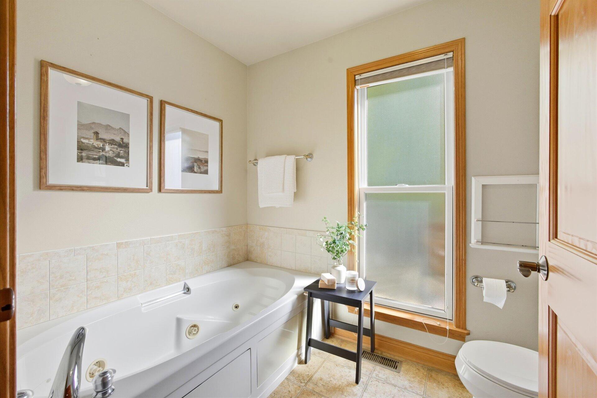 2300 Sherman Road Slinger, WI 53086 - Photo 24 of 40 Primary Bathroom