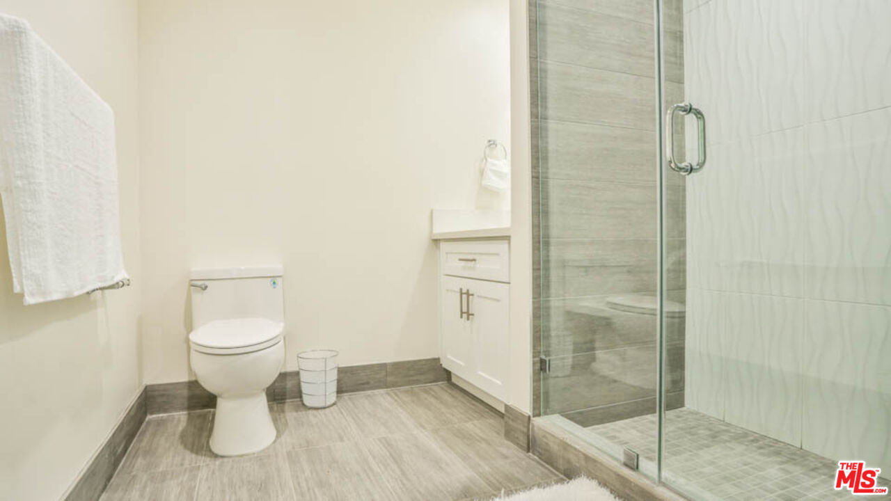 1424 South Bentley Avenue, Unit 301 Los Angeles, CA 90025 - Photo 14 of 17