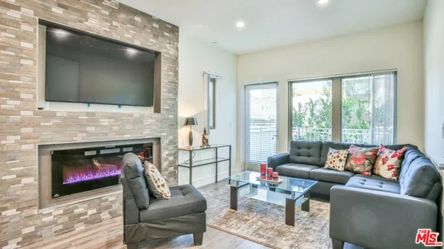 $3,995 | 1424 South Bentley Avenue, Unit 301, Los Angeles, CA 90025