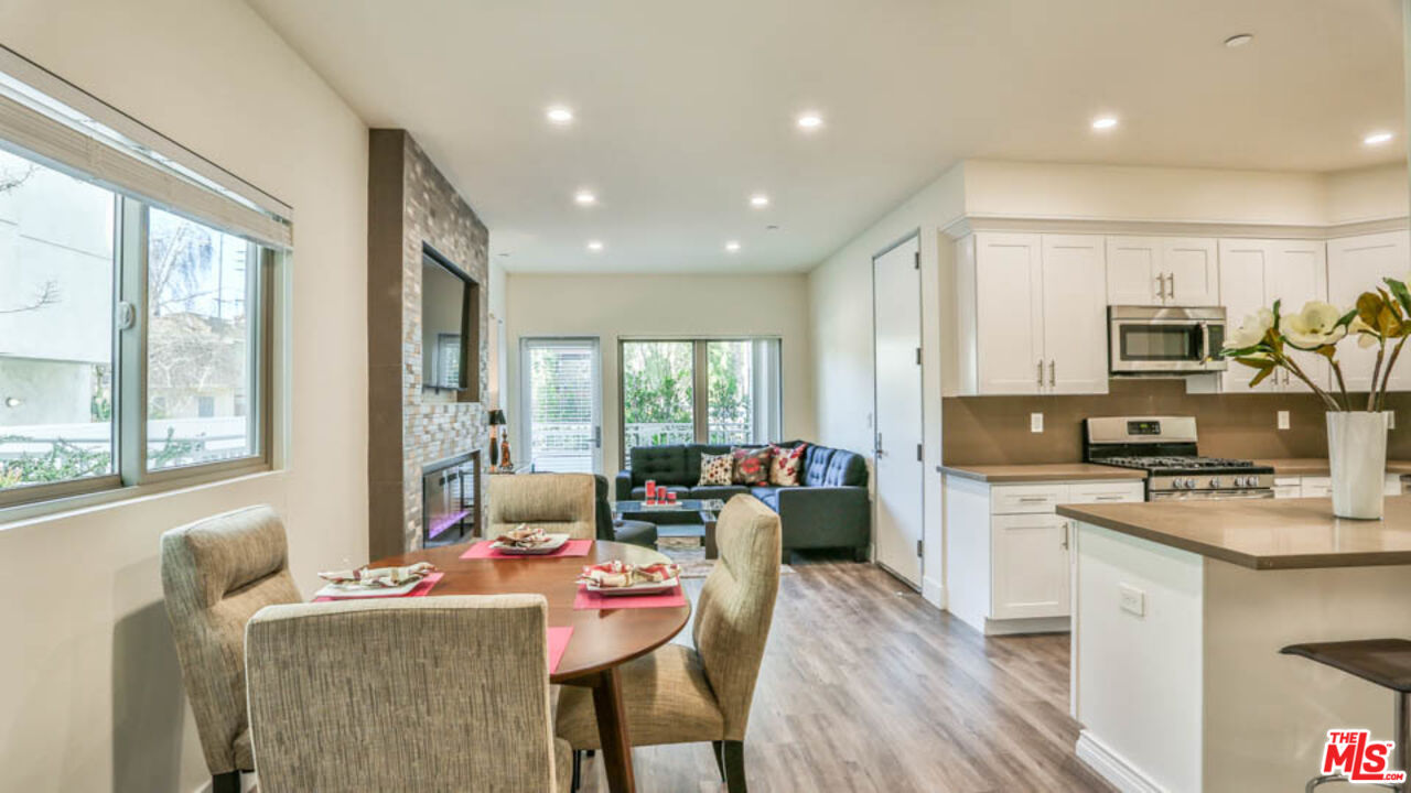 1424 South Bentley Avenue, Unit 301 Los Angeles, CA 90025 - Photo 4 of 17