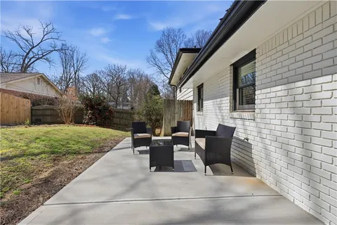 a view of a house with backyard and a tree