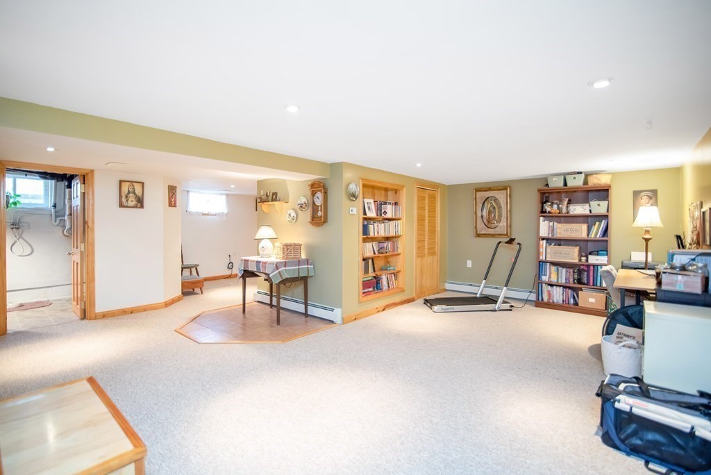 70 Santa Maria Street Springfield, MA 01104 - Photo 36 of 42