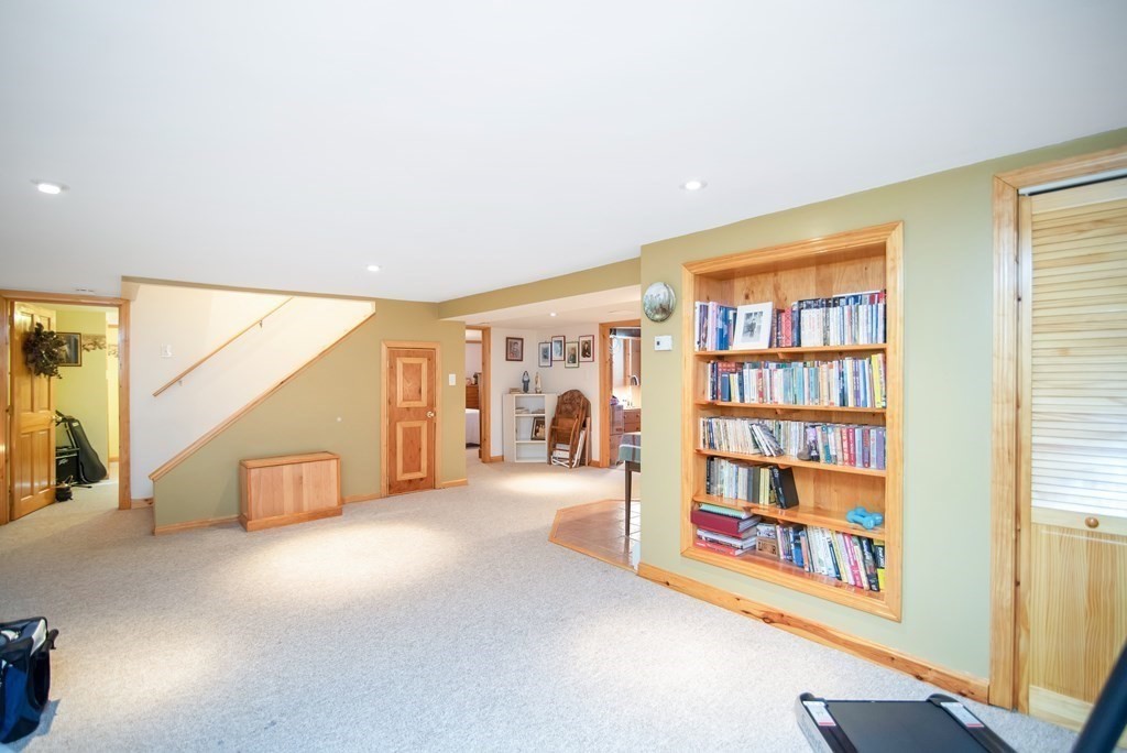 70 Santa Maria Street Springfield, MA 01104 - Photo 37 of 42