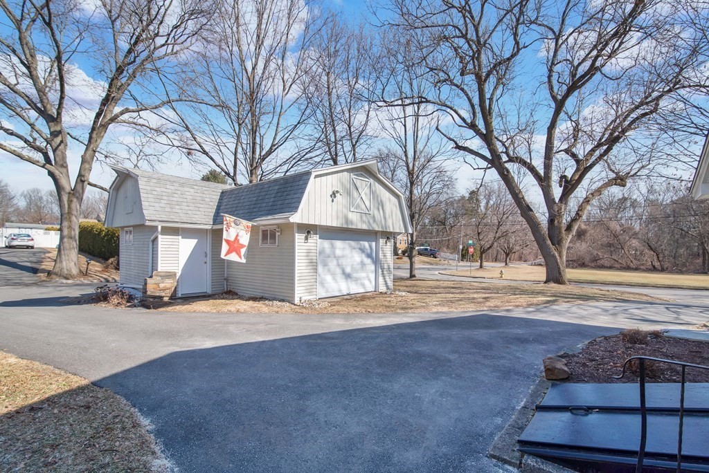 70 Santa Maria Street Springfield, MA 01104 - Photo 5 of 42