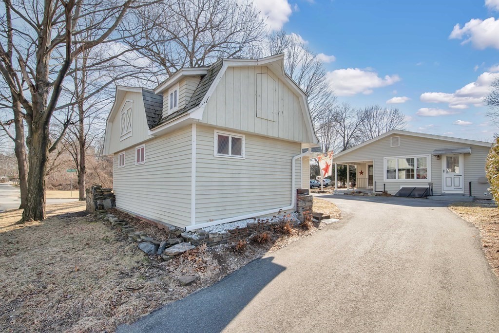 70 Santa Maria Street Springfield, MA 01104 - Photo 6 of 42