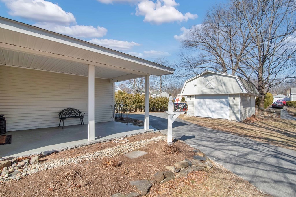 70 Santa Maria Street Springfield, MA 01104 - Photo 7 of 42