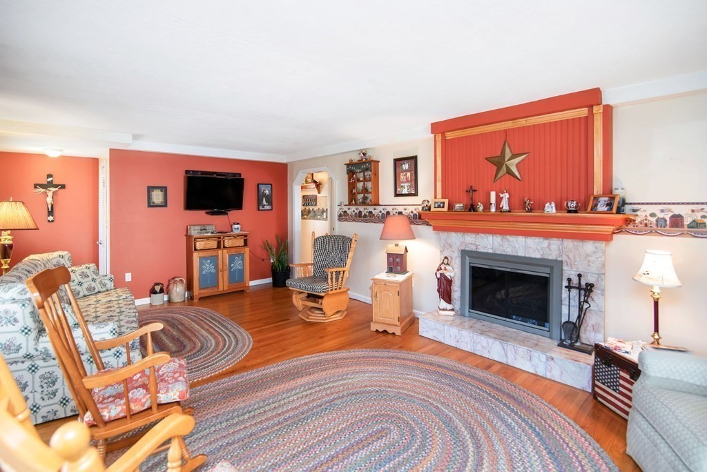 70 Santa Maria Street Springfield, MA 01104 - Photo 9 of 42