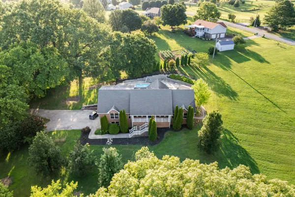 $689,900 | 1981 Highway 76, Adams, TN 37010