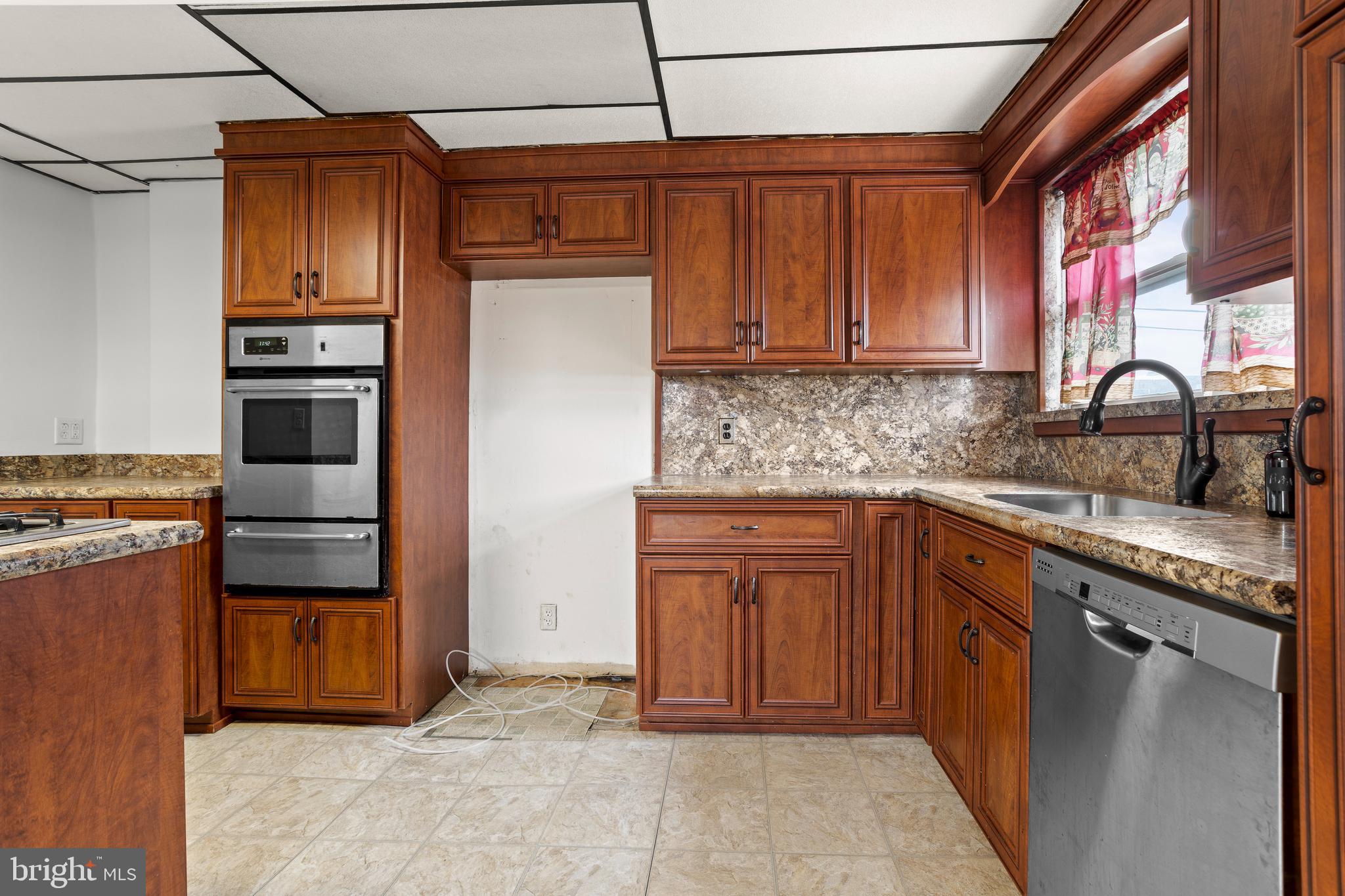 1900 Fowler Road Folcroft, PA 19032 - Photo 10 of 24 a kitchen with stainless steel appliances granite countertop a refrigerator and a stove