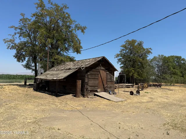 $440,895 | 221 Jackson Street, Mabton, WA 98935