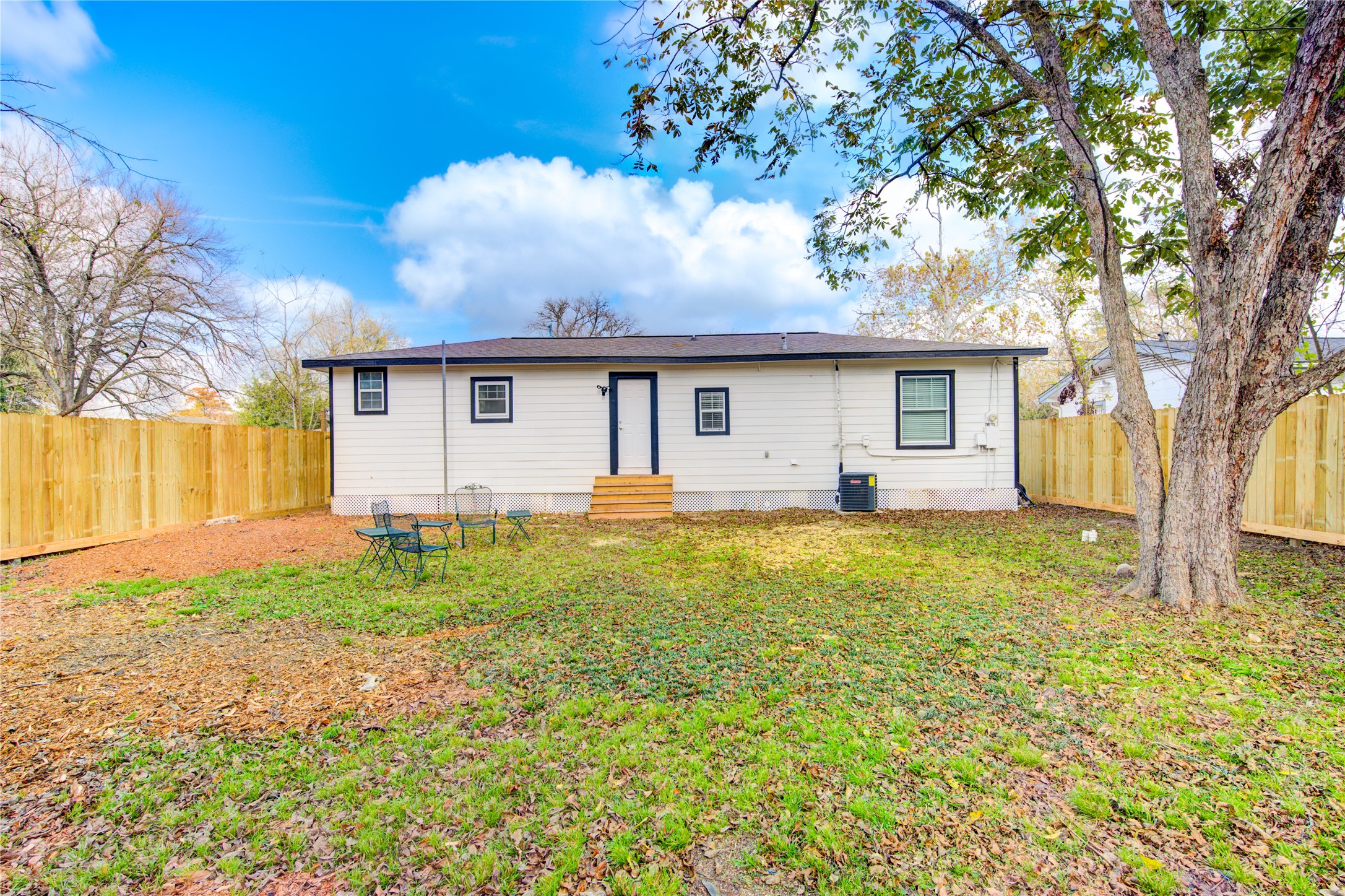 4522 Dixie Drive Houston, TX 77021 - Photo 33 of 33 a front view of house with yard and trees