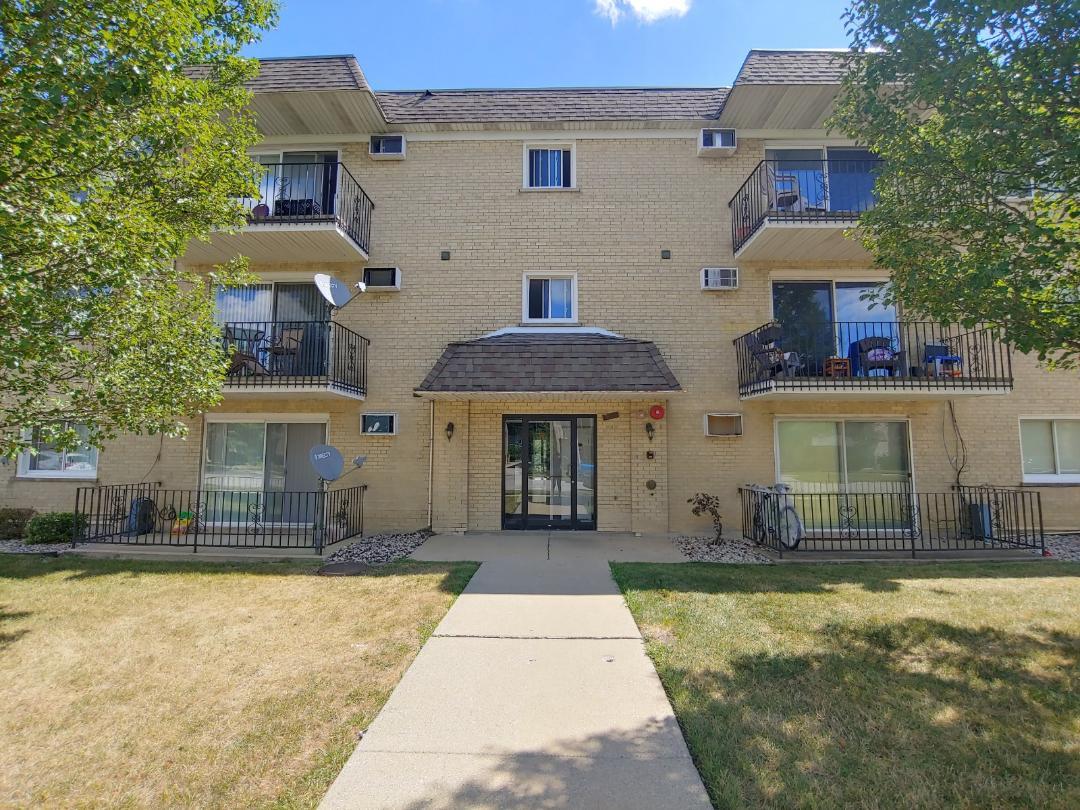 7829 Rutherford Avenue, Unit 2SW Burbank, IL 60459 - Photo 1 of 8
