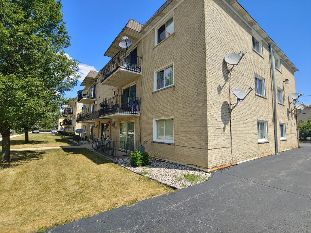 7829 Rutherford Avenue, Unit 2SW Burbank, IL 60459 - Photo 7 of 8