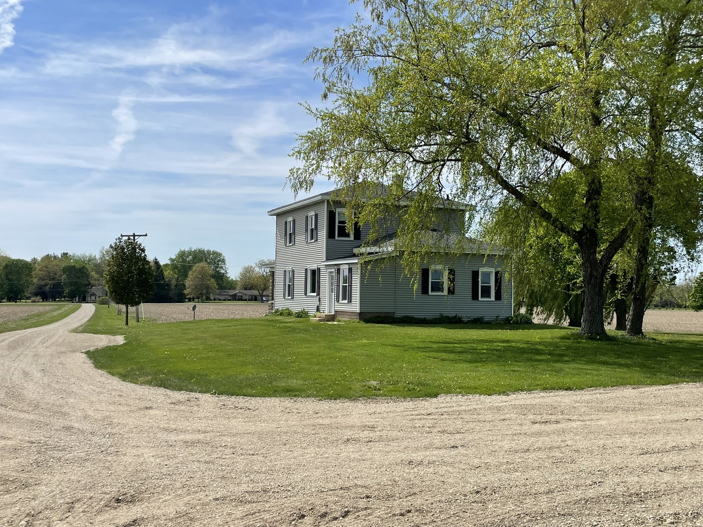 6808 South Oak Grove Road Harvard, IL 60033 - Photo 15 of 18 front view of a house with a yard
