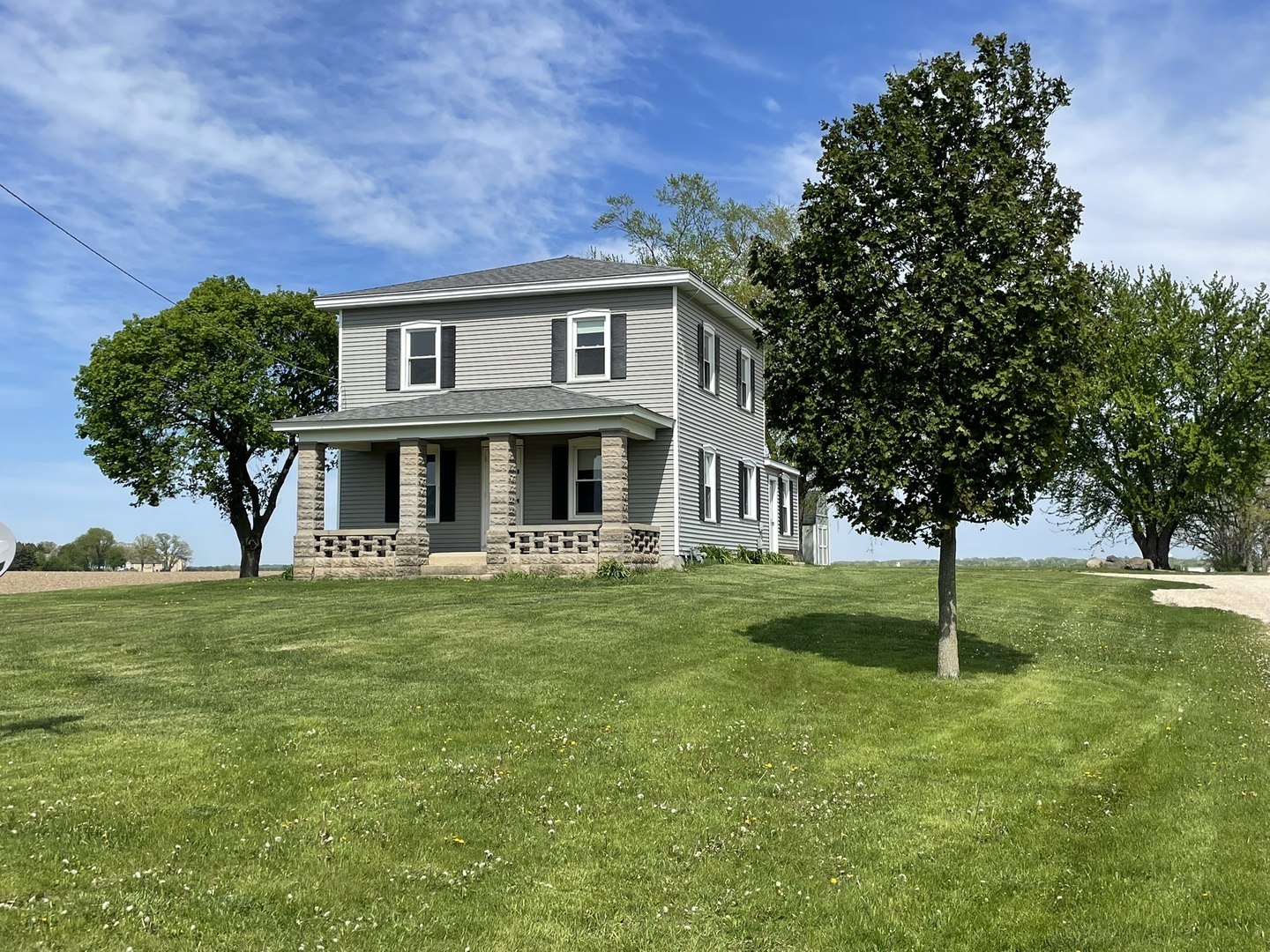6808 South Oak Grove Road Harvard, IL 60033 - Photo 2 of 18 a front view of a house with a yard