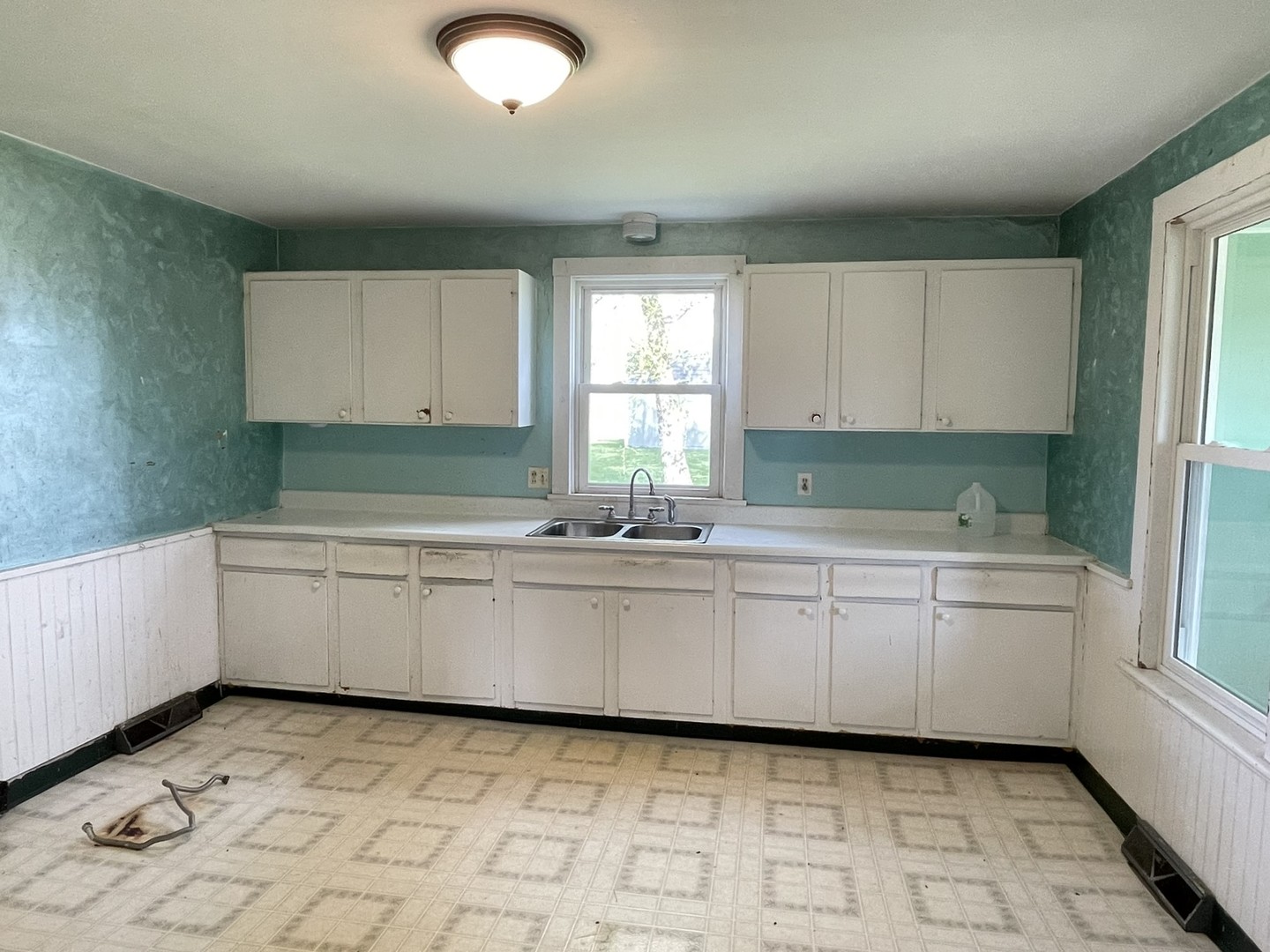6808 South Oak Grove Road Harvard, IL 60033 - Photo 4 of 18 a kitchen that has a sink and a stove in it