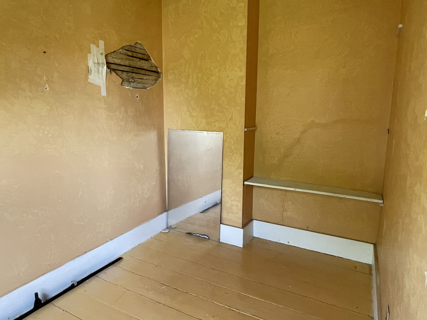 6808 South Oak Grove Road Harvard, IL 60033 - Photo 9 of 18 a view of a room with wooden floor