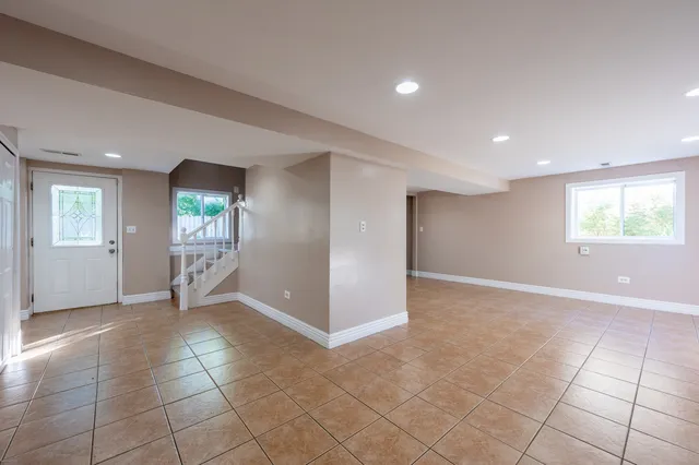 $1,800 | 7 Cardinal Lane, Carpentersville, IL 60110