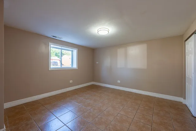 $1,800 | 7 Cardinal Lane, Carpentersville, IL 60110