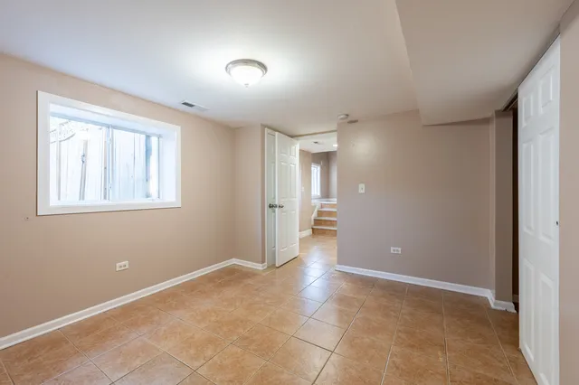 $1,800 | 7 Cardinal Lane, Carpentersville, IL 60110