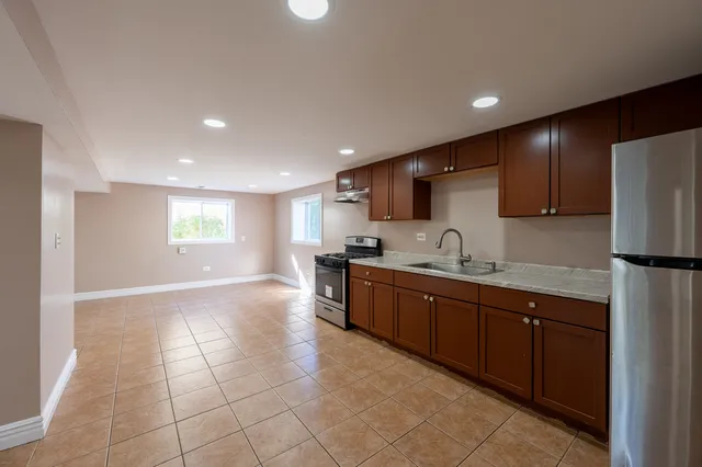 $1,800 | 7 Cardinal Lane, Carpentersville, IL 60110