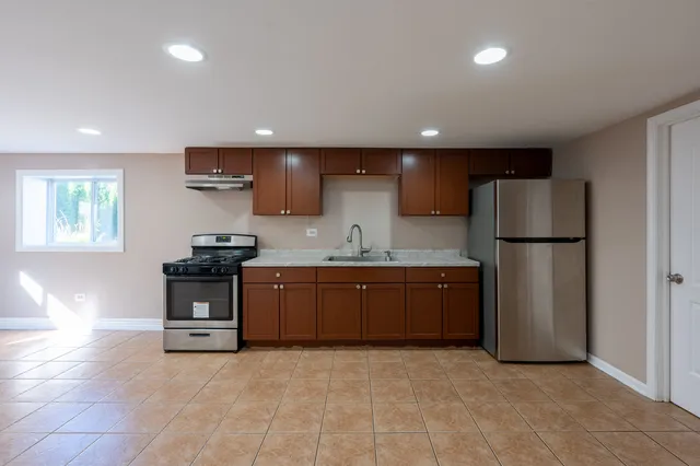 $1,800 | 7 Cardinal Lane, Carpentersville, IL 60110