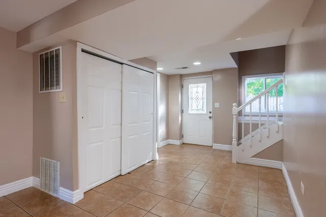 $1,800 | 7 Cardinal Lane, Carpentersville, IL 60110