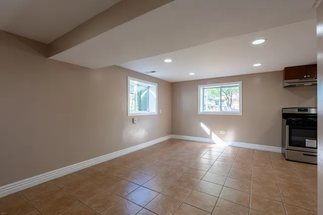 $1,800 | 7 Cardinal Lane, Carpentersville, IL 60110