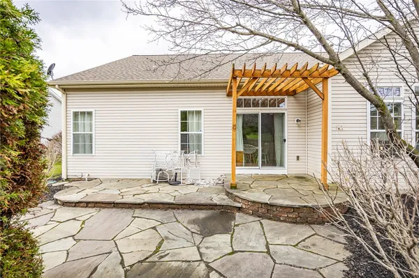 $425,000 | 11 Charissa Run, Henrietta, NY 14623