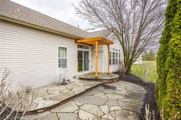 $425,000 | 11 Charissa Run, Henrietta, NY 14623