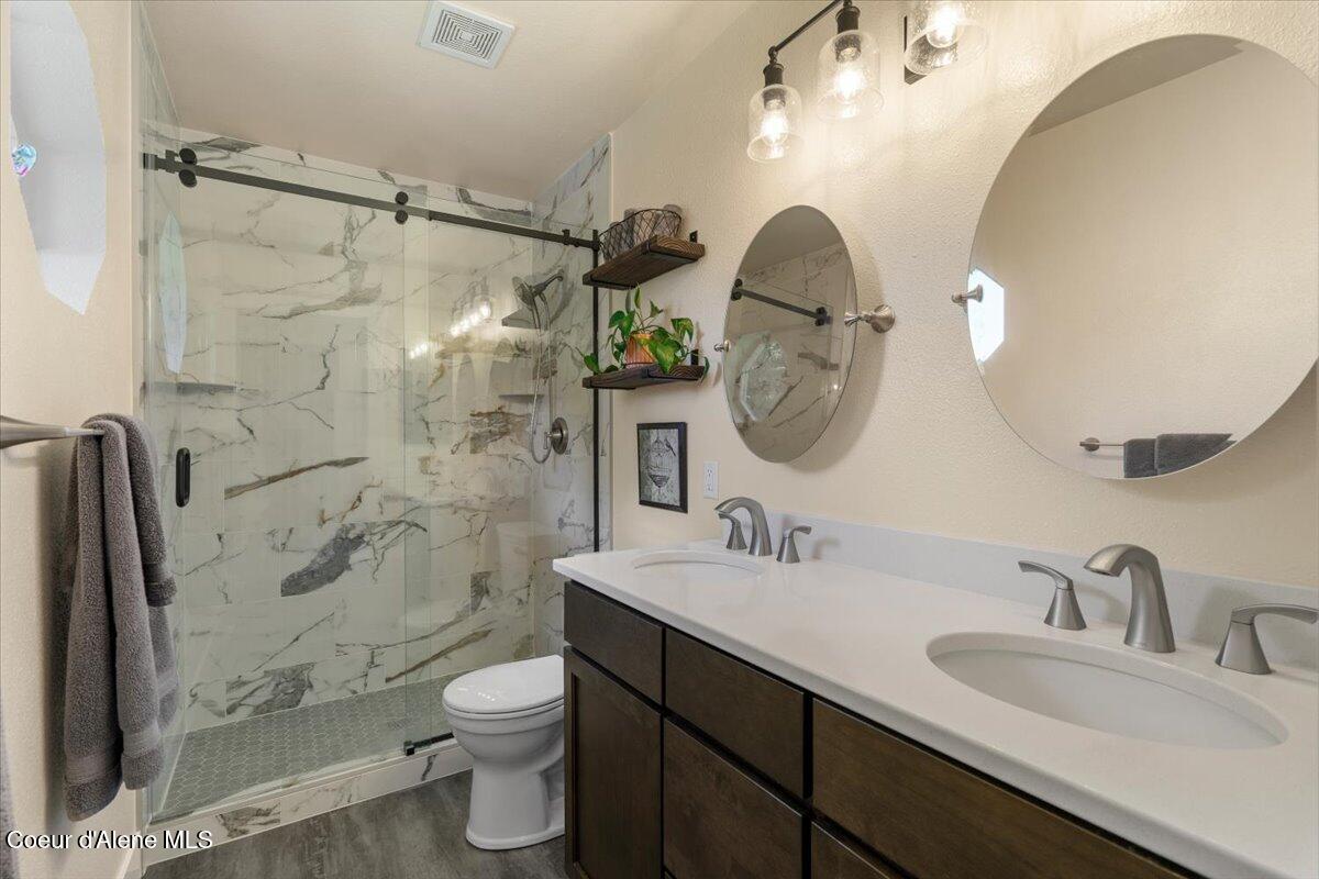 5765 North Carlisle Road Coeur D'Alene, ID 83815 - Photo 25 of 62 25-Primary Bathroom