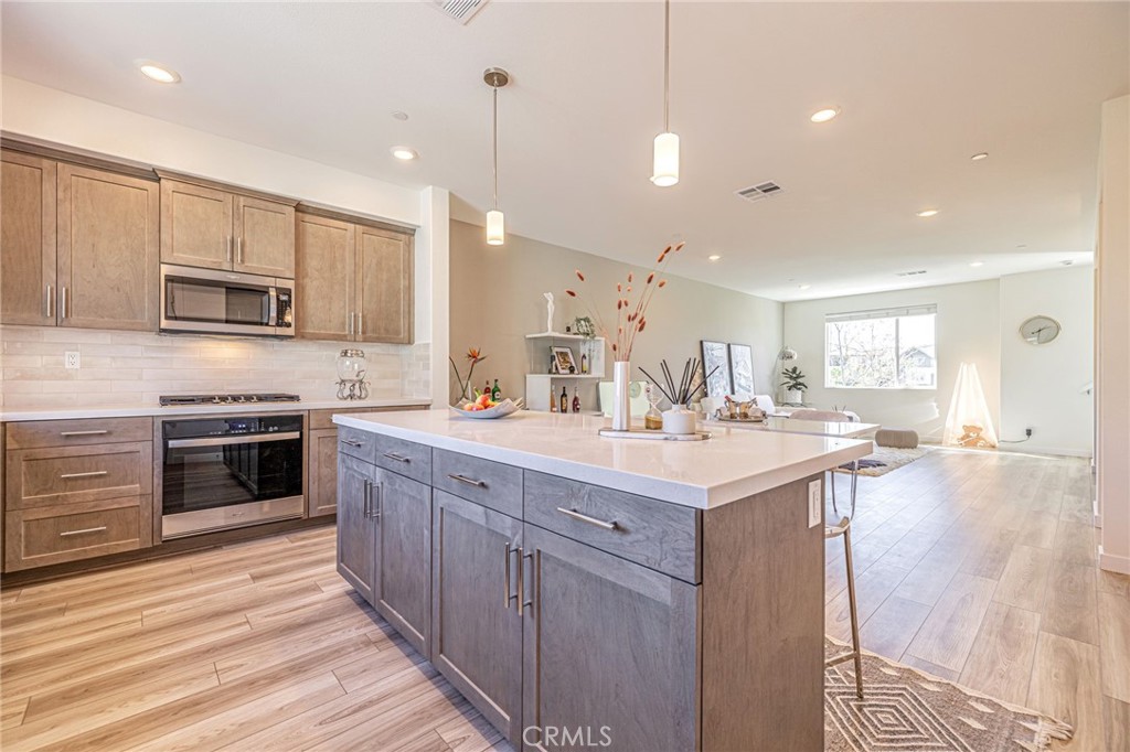 27555 Sanctuary Court Stevenson Ranch, CA 91381 - Photo 14 of 30