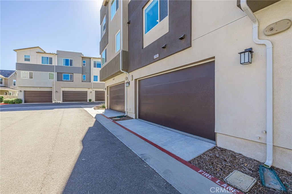 27555 Sanctuary Court Stevenson Ranch, CA 91381 - Photo 5 of 30