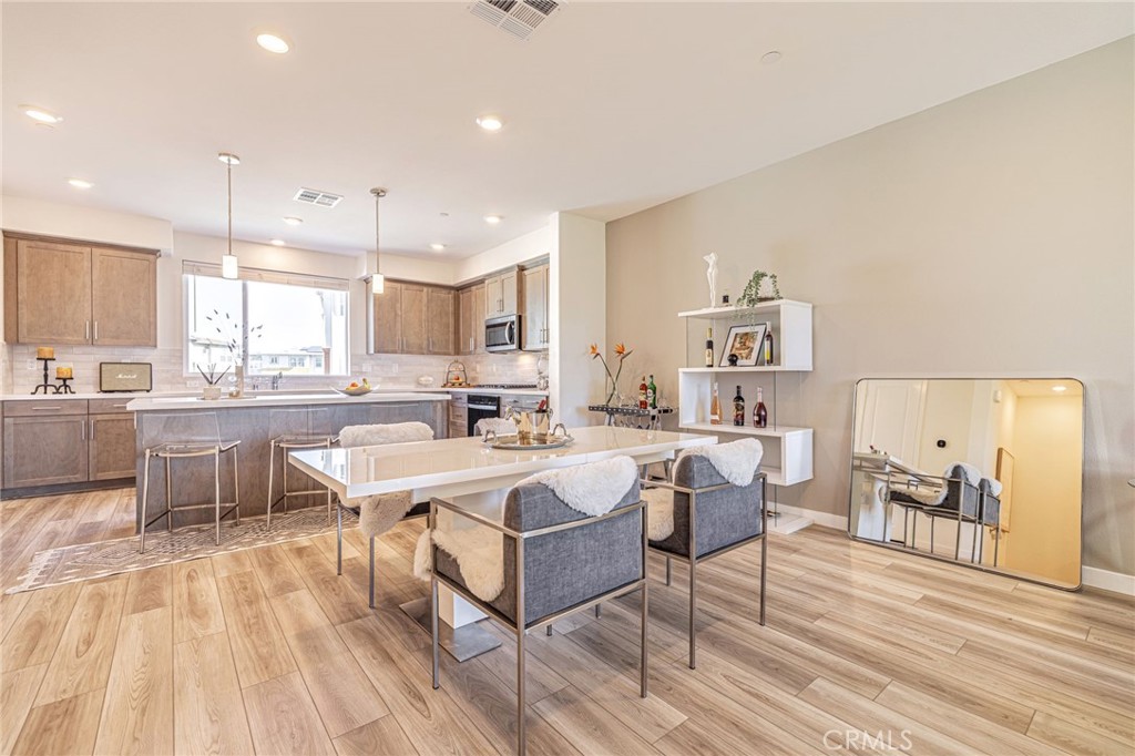 27555 Sanctuary Court Stevenson Ranch, CA 91381 - Photo 10 of 30